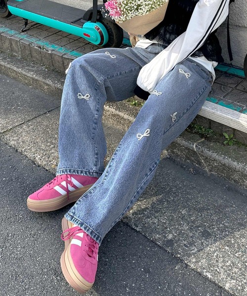 Alley by w closet（アリーバイダブルクローゼット）の「【Alley】パールリボン付きデニムパンツ（デニムパンツ・レディース・ブルー・FREE）」の3枚目の写真