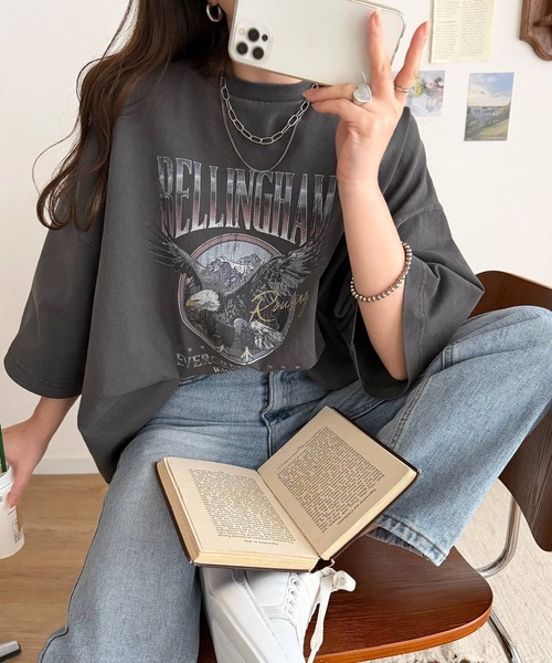 Java（ジャバ）の「【ロンT登場！】《JaVaジャバコラボ》ゆるっとカジュアルに着こなす。綿100%ピグメント加工グラフィックプリントTシャツ＆ロンT(半袖)(長袖)（Tシャツ/カットソー・レディース・A/E/C/D/B/G/F/ブラック系2/ブラック系3/ブラック系1・LARGE/MEDIUM/SMALL/X-LARGE）」の11枚目の写真