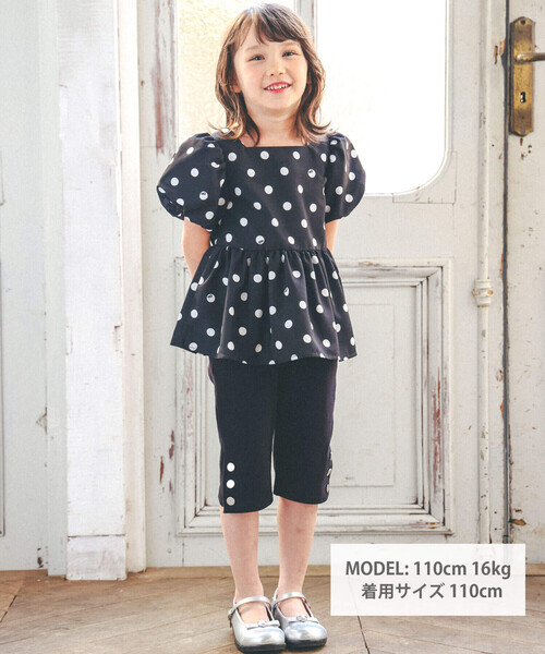 BeBe(ベベ)の「ミラノリブメタルボタンクロップドパンツ(90~150cm)(その他パンツ・キッズ・ブラック・120cm/100cm/110cm/150cm/130cm/140cm/90cm)」の2枚目の写真