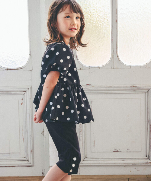 BeBe(ベベ)の「ミラノリブメタルボタンクロップドパンツ(90~150cm)(その他パンツ・キッズ・ブラック・120cm/100cm/110cm/150cm/130cm/140cm/90cm)」の3枚目の写真