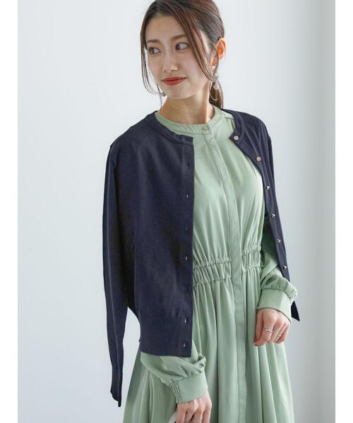 Te chichi(テチチ)の「12G金釦天竺クルーカーディガン(カーディガン/ボレロ・レディース・ブラック/オフホワイト/ブルー/グレー/ピンク・F)」の22枚目の写真