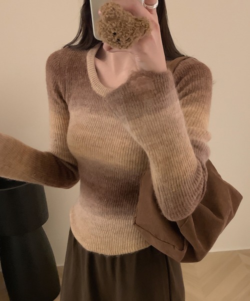 LAFFMO（ラフモ）の「グラデーションリブニット（ニット/セーター・レディース・ブラウン/レッド/グレー・F）」の4枚目の写真