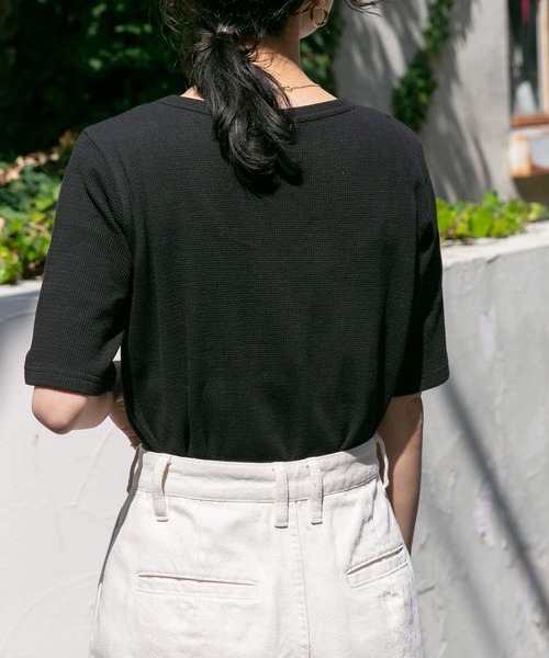 FORK&SPOON（フォークアンドスプーン）の「FORK&SPOON　ワッフルジャガードTシャツ（Tシャツ/カットソー・レディース・ブラウン系その他/ブラック/ブラック系その他/オフホワイト・1）」の13枚目の写真