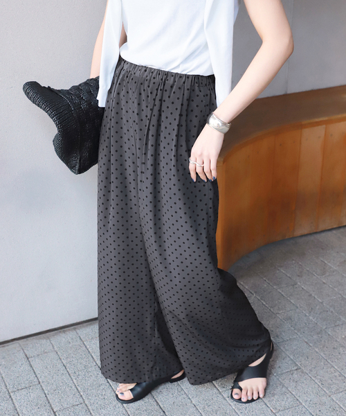 VERMEIL par iena(ヴェルメイユパーイエナ)の「《追加》ドットワイドパンツ(その他パンツ・レディース・ネイビー/チャコールグレー・38/36/40)」の7枚目の写真