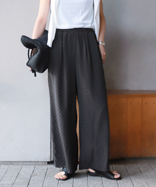 VERMEIL par iena(ヴェルメイユパーイエナ)の「《追加》ドットワイドパンツ(その他パンツ・レディース・ネイビー/チャコールグレー・38/36/40)」の8枚目の写真