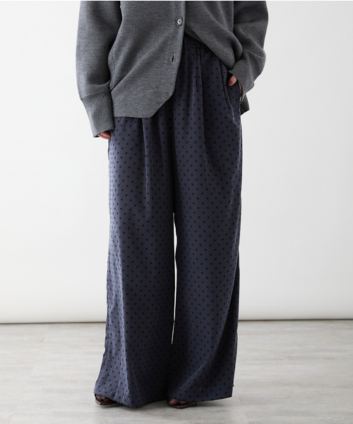 VERMEIL par iena(ヴェルメイユパーイエナ)の「《追加》ドットワイドパンツ(その他パンツ・レディース・ネイビー/チャコールグレー・38/36/40)」の14枚目の写真