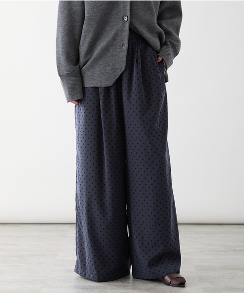 VERMEIL par iena(ヴェルメイユパーイエナ)の「《追加》ドットワイドパンツ(その他パンツ・レディース・ネイビー/チャコールグレー・38/36/40)」の15枚目の写真