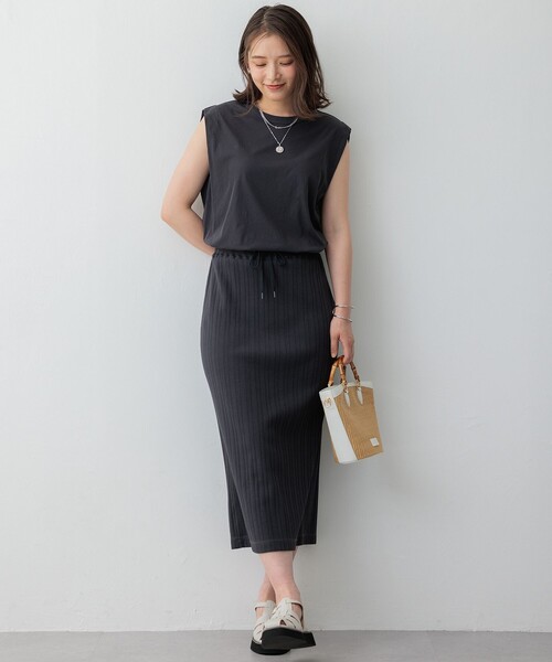 23区 S（ニジュウサンクチイサイサイズ）の「【SLOW/一部店舗限定】シアーツイストシングルジャージー ノースリーブ カットソー（Tシャツ/カットソー・レディース・ブラック系/グレー系/ベージュ系/ローズ系・32）」の6枚目の写真