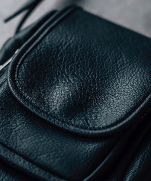 SINSS（シンス）の「Mini shoulder bag /ミニショルダーバッグ（ショルダーバッグ・メンズ・ブラック/レッド/ナチュラル/ダークブラウン/ウッド/ブラック系その他/ブラウン系その他/チャコール/ブラウン・FREE）」の19枚目の写真