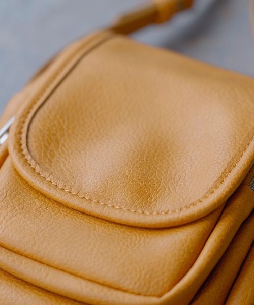 SINSS（シンス）の「Mini shoulder bag /ミニショルダーバッグ（ショルダーバッグ・メンズ・ブラック/レッド/ナチュラル/ダークブラウン/ウッド/ブラック系その他/ブラウン系その他/チャコール/ブラウン・FREE）」の21枚目の写真