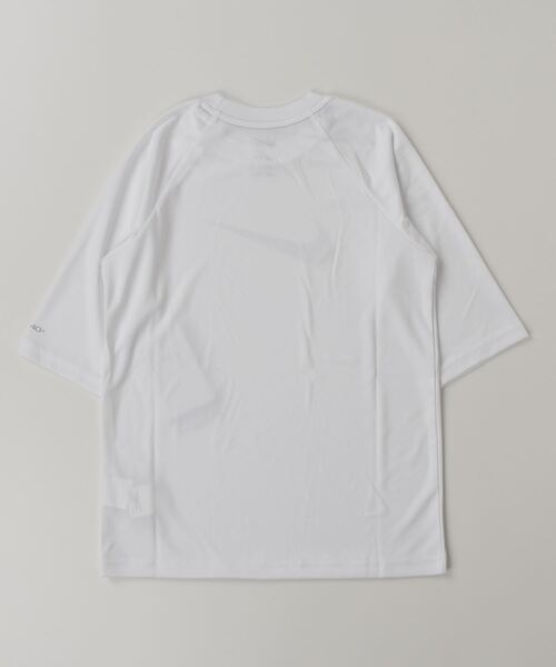 NIKE(ナイキ)の「NIKE/ナイキ キッズ UVケア ラッシュガード ソリッドS/Sハイドロガード NESSD828(ラッシュガード・キッズ・ホワイト/ブラック・130cm/140cm/150cm/160cm)」の3枚目の写真