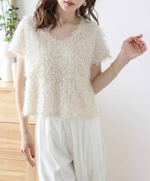 AMELY（エミリー）の「フェザーフリンジ ペプラムトップス（その他トップス・レディース・ブラック/ベージュ/ホワイト/ピンク・フリー）」の3枚目の写真