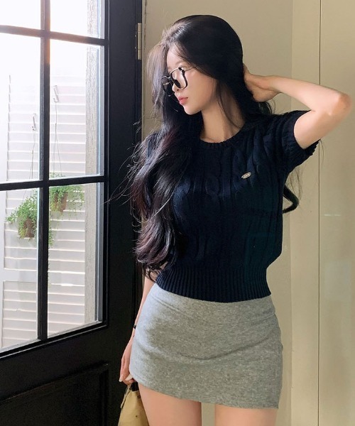 BEIDELLI（ベイデリー）の「[BELLIDE MADE] ホーリンケーブルクロップラウンド半袖ニット（ニット/セーター・レディース・ホワイト/ネイビー/グレー/ブラック/ピンク・FREE）」の4枚目の写真