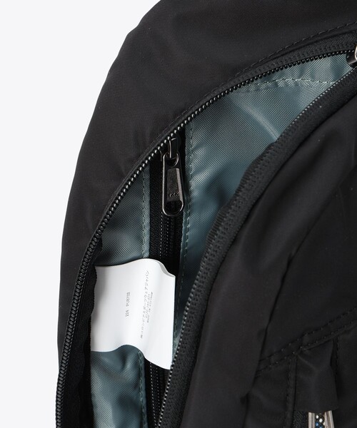 Columbia(コロンビア)の「撥水 Columbia/グレートスモーキーガーデン ボディバッグ 4L/コロンビア(ボディバッグ/ウエストポーチ・レディース・ブラック/ブルー/イエロー/ベージュ/ブルー系その他・ONE SIZE)」の7枚目の写真