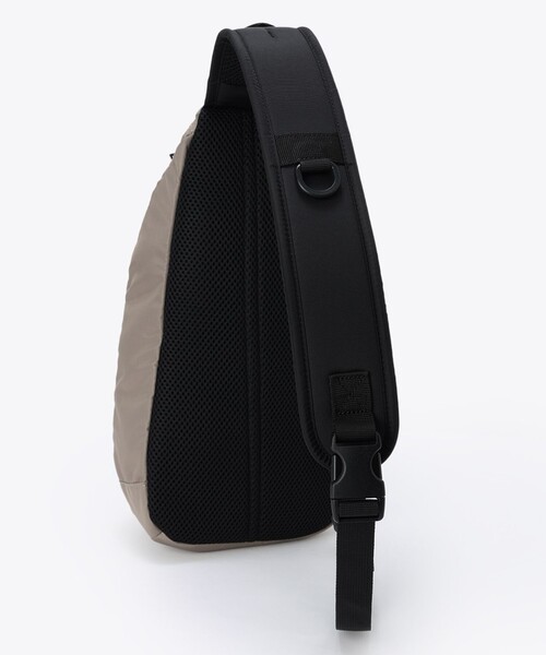 Columbia(コロンビア)の「撥水 Columbia/グレートスモーキーガーデン ボディバッグ 4L/コロンビア(ボディバッグ/ウエストポーチ・レディース・ブラック/ブルー/イエロー/ベージュ/ブルー系その他・ONE SIZE)」の10枚目の写真