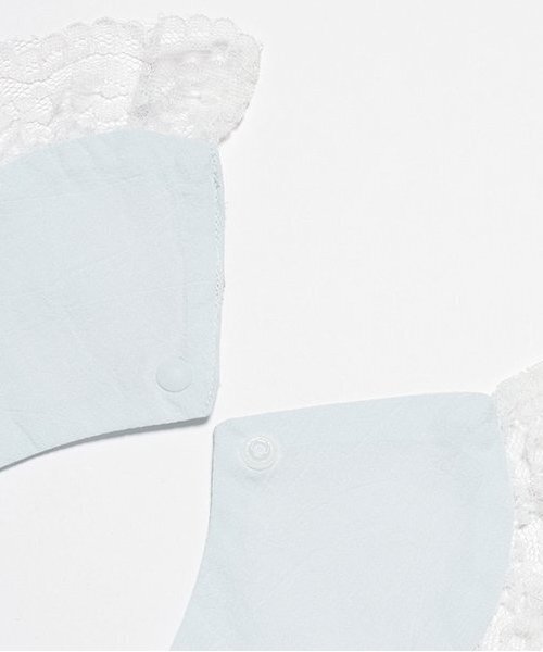 petit main（プティマイン）の「【防水】レースつき刺しゅうスタイ（スタイ/よだれかけ・キッズ・オフホワイト/ライトブルー・FREE）」の5枚目の写真