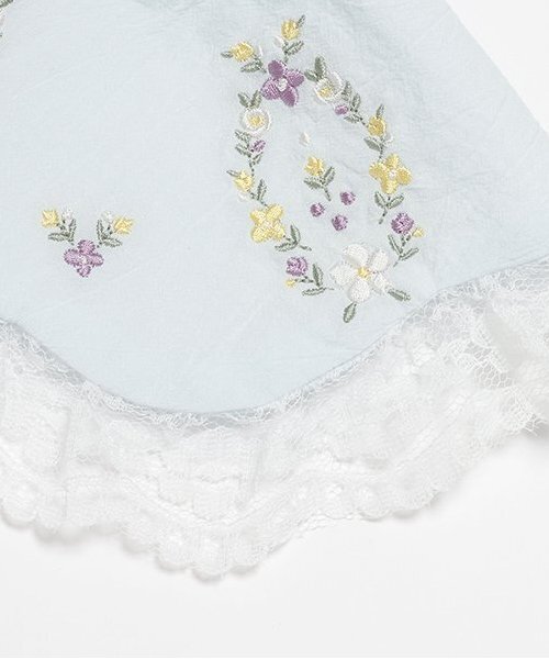 petit main（プティマイン）の「【防水】レースつき刺しゅうスタイ（スタイ/よだれかけ・キッズ・オフホワイト/ライトブルー・FREE）」の6枚目の写真