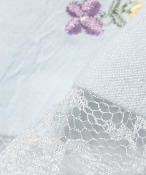 petit main（プティマイン）の「【防水】レースつき刺しゅうスタイ（スタイ/よだれかけ・キッズ・オフホワイト/ライトブルー・FREE）」の7枚目の写真