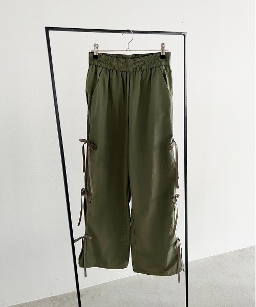 ad thie(アドティエ)の「サイドリボン パラシュートパンツ(その他パンツ・レディース・ブラック/カーキ/グレー/ナチュラル・FREE)」の11枚目の写真