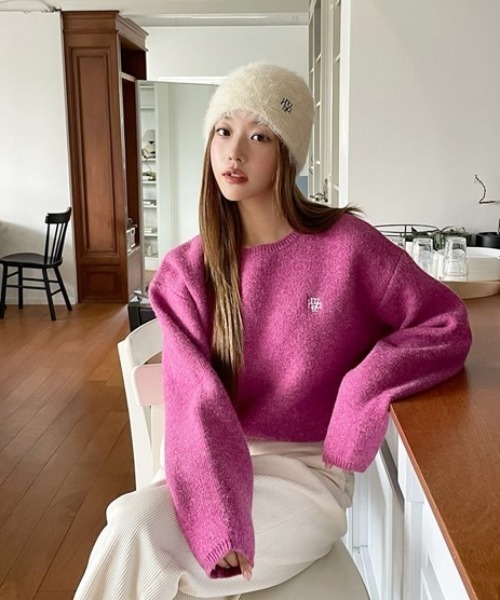 ニット セーター A'GEM/9 × .kom 「muah muah/ムーアムーア」 STITCH LOGO ROUND KNIT/ステッチロゴラウン A'GEM/9 × .kom 『muah muah/ムーアムーア』 STITCH LOGO ROUND