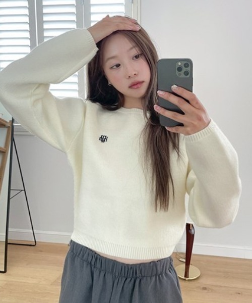 muahmuah(ムーアムーア)の「A'GEM/9 × .kom 『muah muah/ムーアムーア』 STITCH LOGO ROUND KNIT/ステッチロゴラウンドニット(ニット/セーター・レディース・ブラック/チャコールグレー/アイボリー/ピンク・FREE)」の8枚目の写真