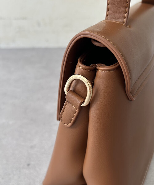 Thevon(ゼボン)の「GLDバックル合皮ショルダー(ショルダーバッグ・レディース・ブラック/グレイッシュベージュ/ブラウン・FREE)」の8枚目の写真