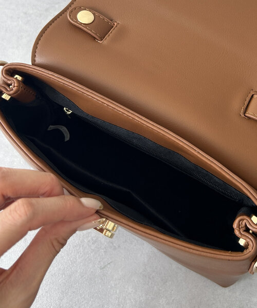 Thevon(ゼボン)の「GLDバックル合皮ショルダー(ショルダーバッグ・レディース・ブラック/グレイッシュベージュ/ブラウン・FREE)」の6枚目の写真