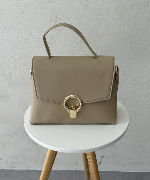 Thevon(ゼボン)の「GLDバックル合皮ショルダー(ショルダーバッグ・レディース・ブラック/グレイッシュベージュ/ブラウン・FREE)」の4枚目の写真