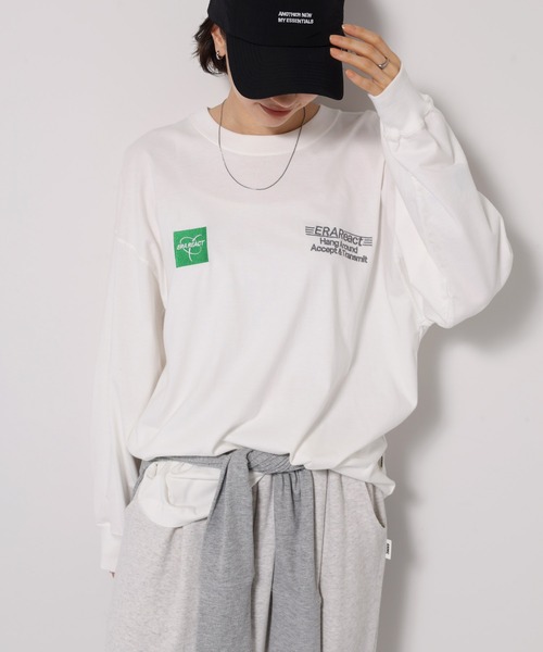 ANME(アンメ)の「ERAReactエンブロイダリーロゴ長袖Tシャツ(Tシャツ/カットソー・レディース・ネイビー/オートミール/チャコールグレー/オフホワイト・M/L)」の2枚目の写真