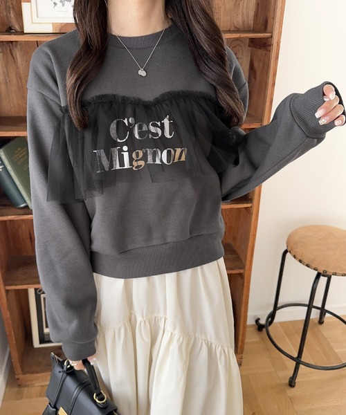 mily bilet(ミウィビレット)の「【mily bilet】おしゃれと快適さを同時に叶える。チュール切り替え箔プリント裏起毛スウェット(スウェット・レディース・チャコールグレー/アイボリー/オートミール・X-LARGE/SMALL/MEDIUM/LARGE)」の4枚目の写真