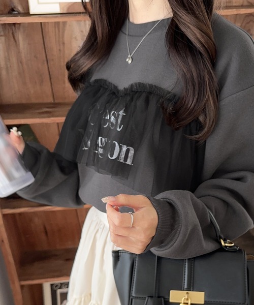 mily bilet(ミウィビレット)の「【mily bilet】おしゃれと快適さを同時に叶える。チュール切り替え箔プリント裏起毛スウェット(スウェット・レディース・チャコールグレー/アイボリー/オートミール・X-LARGE/SMALL/MEDIUM/LARGE)」の5枚目の写真