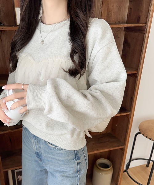 mily bilet(ミウィビレット)の「【mily bilet】おしゃれと快適さを同時に叶える。チュール切り替え箔プリント裏起毛スウェット(スウェット・レディース・チャコールグレー/アイボリー/オートミール・X-LARGE/SMALL/MEDIUM/LARGE)」の10枚目の写真