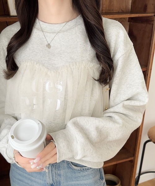 mily bilet(ミウィビレット)の「【mily bilet】おしゃれと快適さを同時に叶える。チュール切り替え箔プリント裏起毛スウェット(スウェット・レディース・チャコールグレー/アイボリー/オートミール・X-LARGE/SMALL/MEDIUM/LARGE)」の7枚目の写真