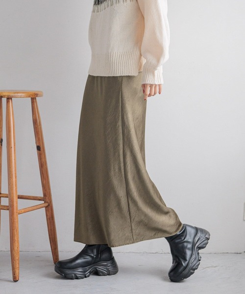 LOWRYS FARM（ローリーズファーム）の「サテンフレアスカート　133493（スカート・レディース・ブラウン/グレー/ブラック/アイボリー/ブルー/ピンク・FREE）」の21枚目の写真