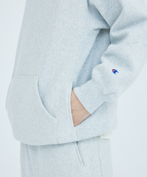 Champion(チャンピオン)の「CHAMPION / チャンピオン 別注 SOLID SWEAT HOODIE(パーカー・メンズ・ブラック系その他/ネイビー/チャコールグレー・X-LARGE/LARGE/MEDIUM)」の4枚目の写真
