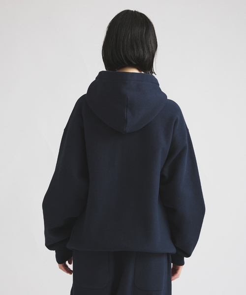 Champion(チャンピオン)の「CHAMPION / チャンピオン 別注 SOLID SWEAT HOODIE(パーカー・メンズ・ブラック系その他/ネイビー/チャコールグレー・X-LARGE/LARGE/MEDIUM)」の13枚目の写真