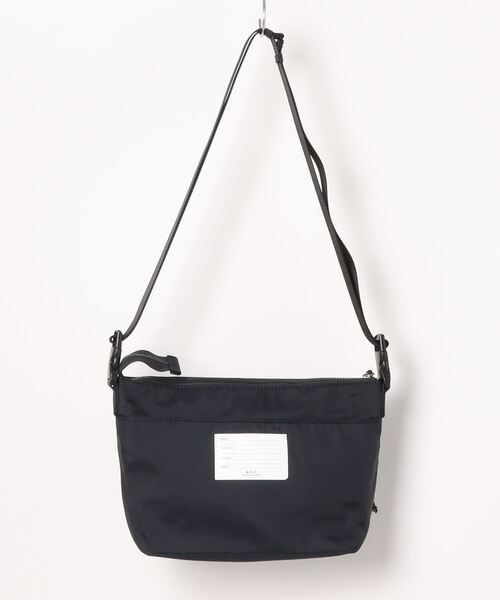 A.P.C.(アーペーセー)の「BESACE TREK 24A(ボディバッグ/ウエストポーチ・メンズ・ネイビー・ONESIZE)」の2枚目の写真