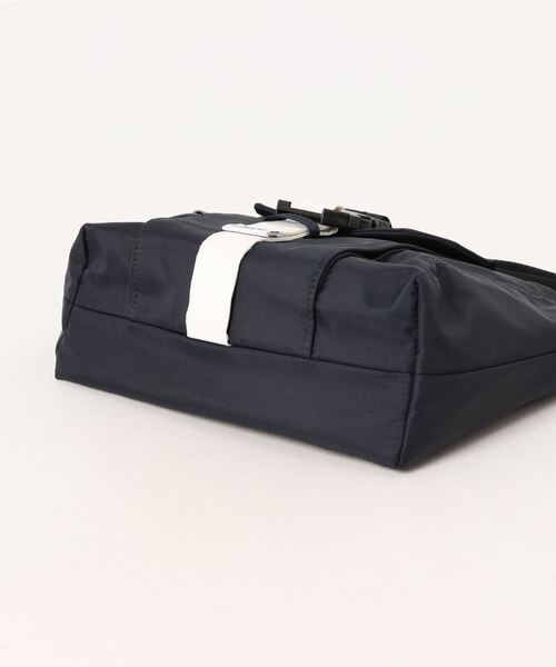A.P.C.(アーペーセー)の「BESACE TREK 24A(ボディバッグ/ウエストポーチ・メンズ・ネイビー・ONESIZE)」の3枚目の写真