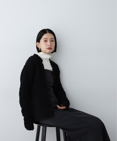 N.（N. Natural Beauty Basic）（エヌエヌナチュラルビューティーベーシック）の「◆ふくれシャーリング襟付きニットカーディガン（カーディガン/ボレロ・レディース・オフホワイト/レモンイエロー/ブラック・MEDIUM）」の15枚目の写真