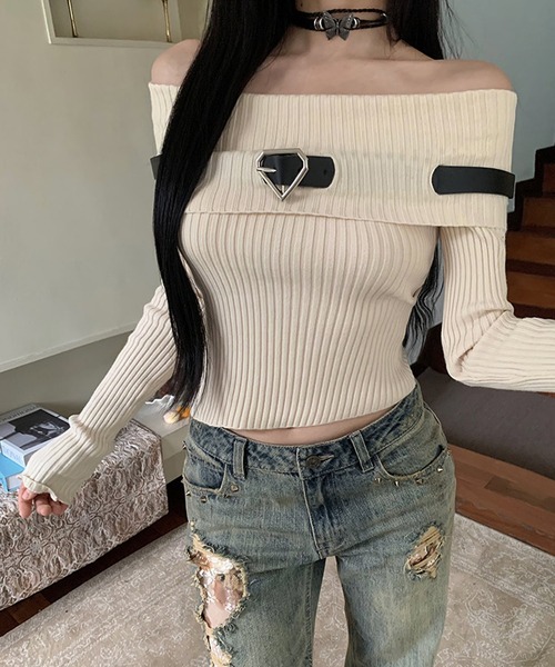 shopnikoniko(ショップニコニコ)の「ベルト付き オフショルダー リブニットトップス(ニット/セーター・レディース・ブラック/ブラウン/アイボリー・フリー)」の2枚目の写真