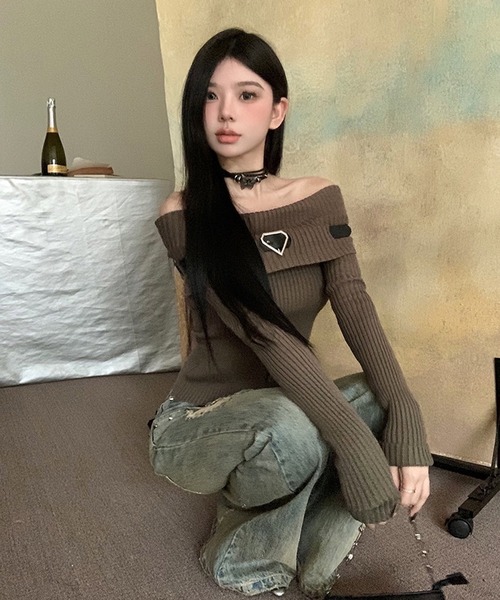 shopnikoniko(ショップニコニコ)の「ベルト付き オフショルダー リブニットトップス(ニット/セーター・レディース・ブラック/ブラウン/アイボリー・フリー)」の5枚目の写真