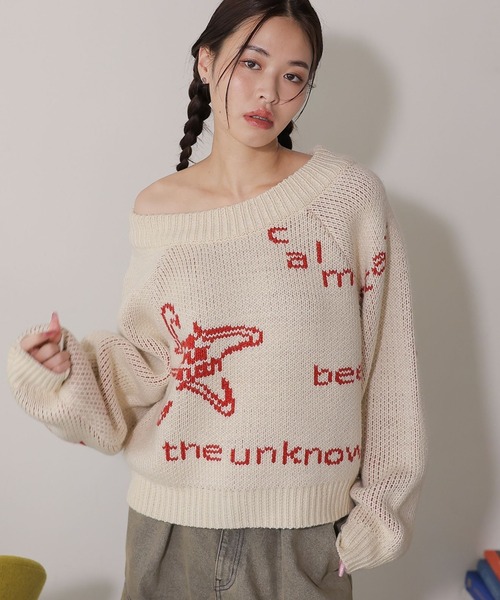 PBLIM(ページボーイリム)の「PBLIM/オフショルテガキロゴプルオーバー(ニット/セーター・レディース・ネイビー/アイボリー・FREE)」の2枚目の写真