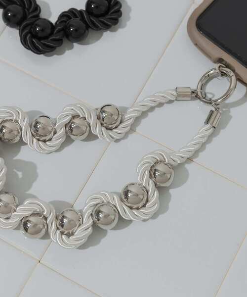 SMELLY（スメリー）の「ツイストロープボールハンドストラップ（スマホグッズ・レディース・ブラック/シルバー・-）」の3枚目の写真