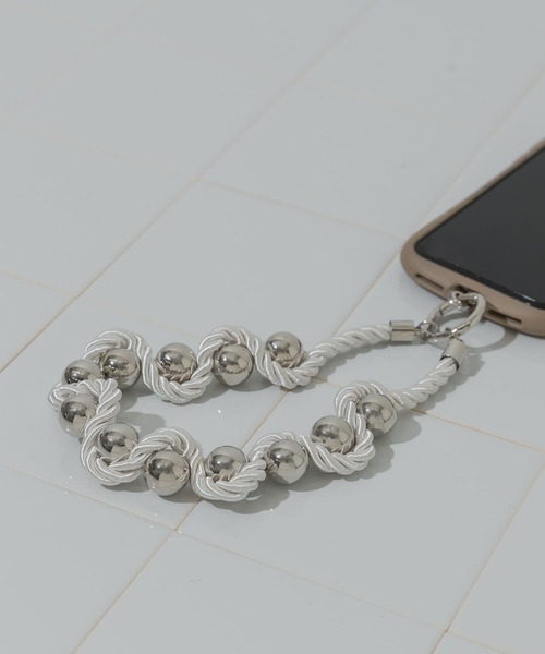 SMELLY（スメリー）の「ツイストロープボールハンドストラップ（スマホグッズ・レディース・ブラック/シルバー・-）」の4枚目の写真