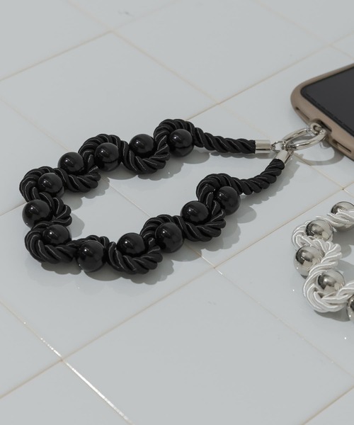 SMELLY（スメリー）の「ツイストロープボールハンドストラップ（スマホグッズ・レディース・ブラック/シルバー・-）」の6枚目の写真