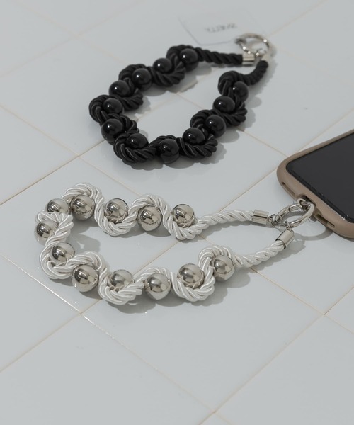 SMELLY（スメリー）の「ツイストロープボールハンドストラップ（スマホグッズ・レディース・ブラック/シルバー・-）」の7枚目の写真