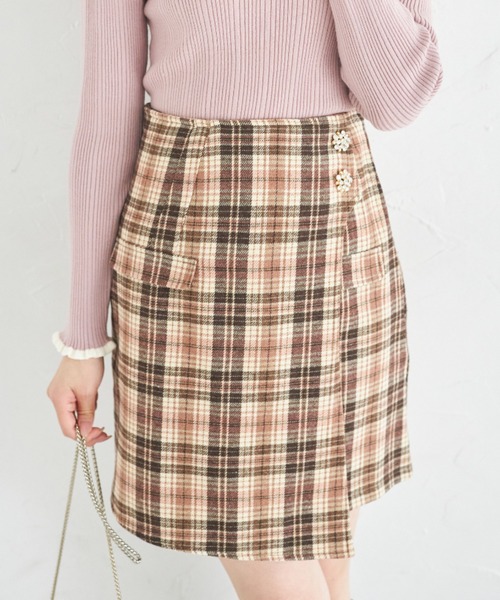 tocco closet(トッコ クローゼット)の「インナーパンツ付きビジュー装飾チェックラップスカート(スカート・レディース・ブラック/ブラウン・M)」の2枚目の写真