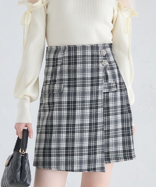 tocco closet(トッコ クローゼット)の「インナーパンツ付きビジュー装飾チェックラップスカート(スカート・レディース・ブラック/ブラウン・M)」の1枚目の写真