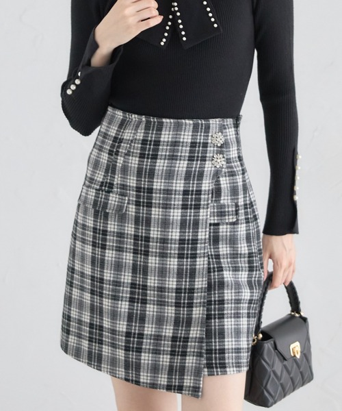 tocco closet(トッコ クローゼット)の「インナーパンツ付きビジュー装飾チェックラップスカート(スカート・レディース・ブラック/ブラウン・M)」の9枚目の写真