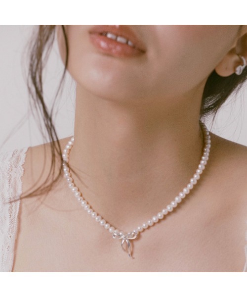NUAVO(ヌアボ)の「Ribbon tie pearls(ネックレス・レディース・シルバー・FREE)」の3枚目の写真
